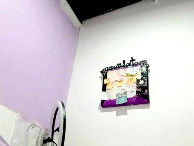 PetiteIvoryqueens webcam