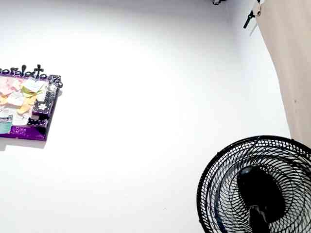 PetiteIvoryqueens webcam