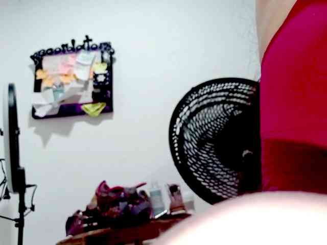 PetiteIvoryqueens webcam