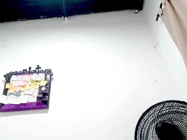 PetiteIvoryqueens webcam