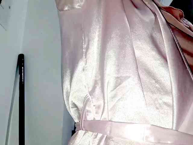 PetiteIvoryqueens webcam