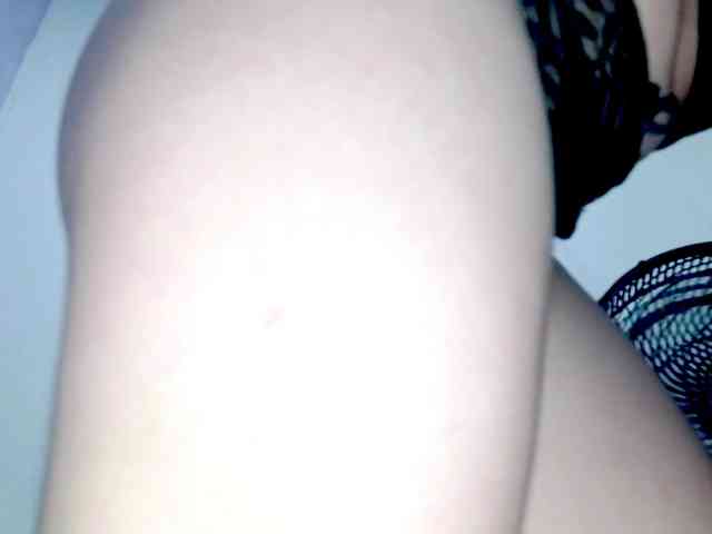 PetiteIvoryqueens webcam