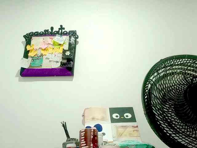 PetiteIvoryqueens webcam