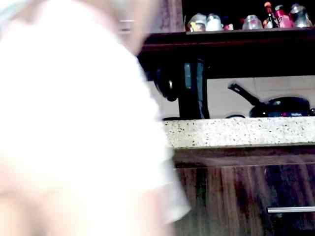 PetiteIvoryqueens webcam