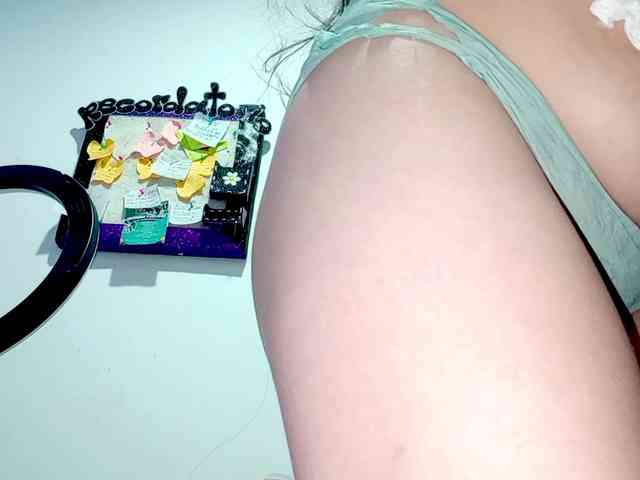 PetiteIvoryqueen... Live Webcam on BongaCams