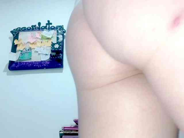 PetiteIvoryqueens webcam