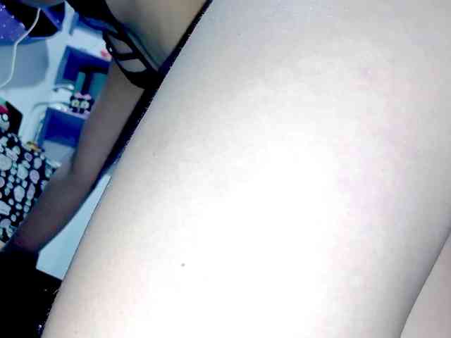 PetiteIvoryqueens webcam