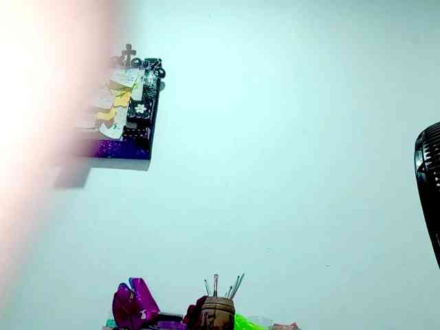 PetiteIvoryqueens webcam