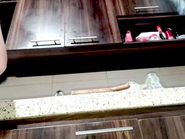 PetiteIvoryqueens webcam