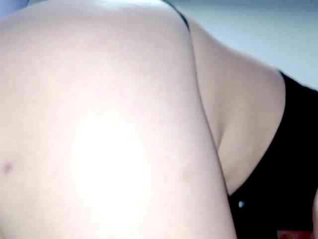 PetiteIvoryqueens webcam