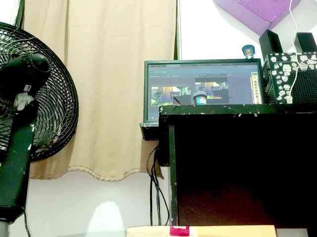 PetiteIvoryqueens webcam