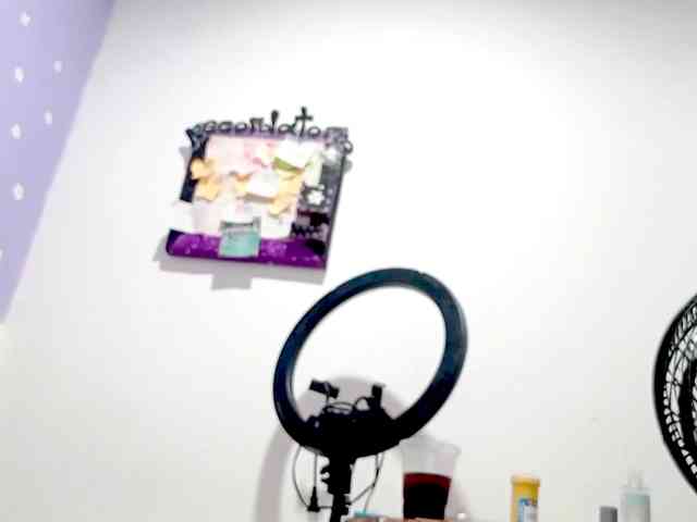 PetiteIvoryqueens webcam