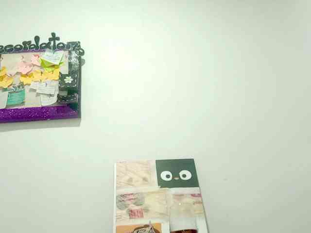 PetiteIvoryqueens webcam