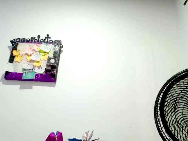 PetiteIvoryqueens webcam