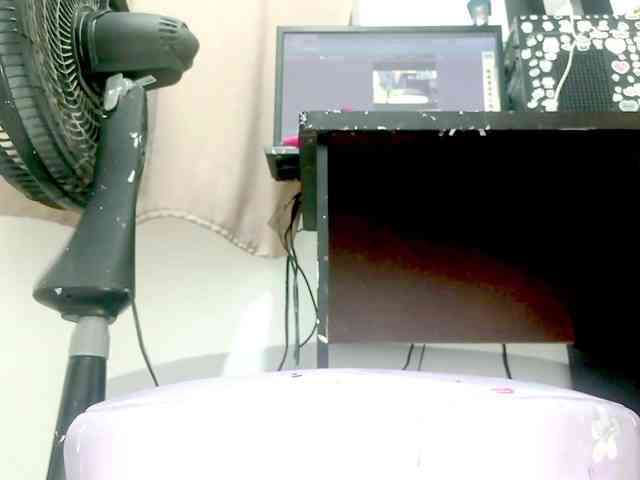 PetiteIvoryqueens webcam