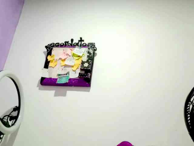 PetiteIvoryqueens webcam