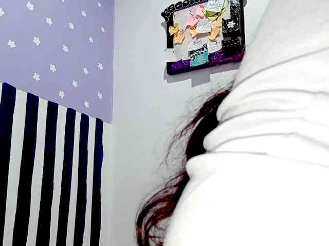 PetiteIvoryqueens webcam