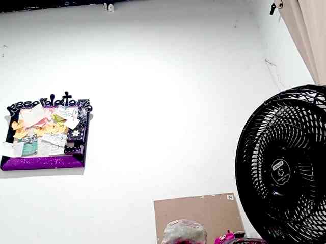 PetiteIvoryqueens webcam