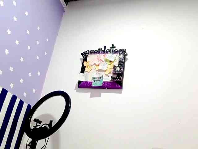 PetiteIvoryqueens webcam