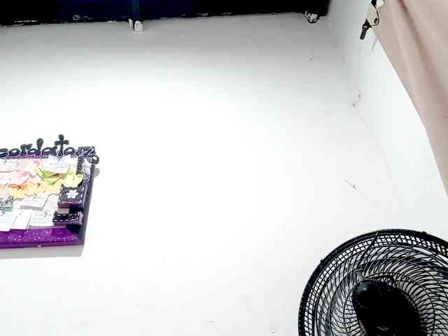 PetiteIvoryqueens webcam