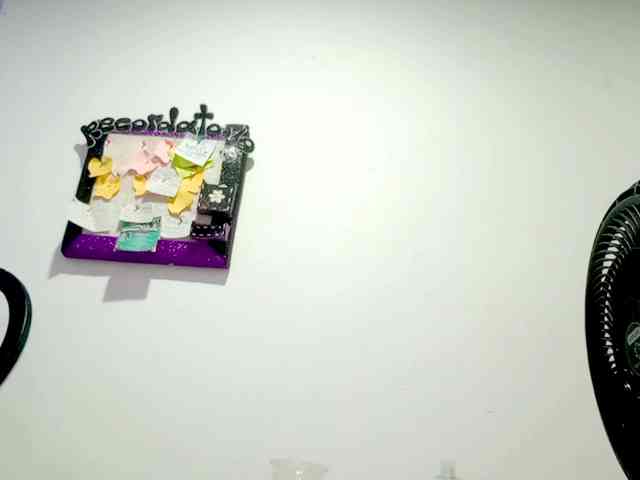 PetiteIvoryqueens webcam