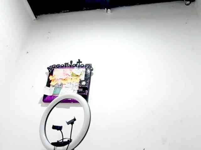 PetiteIvoryqueens webcam