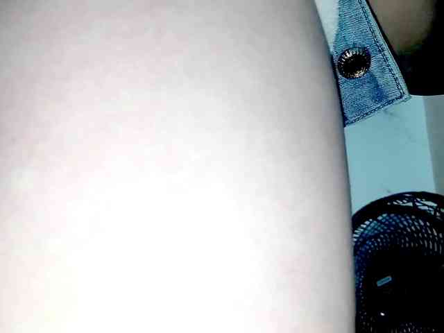 PetiteIvoryqueens webcam