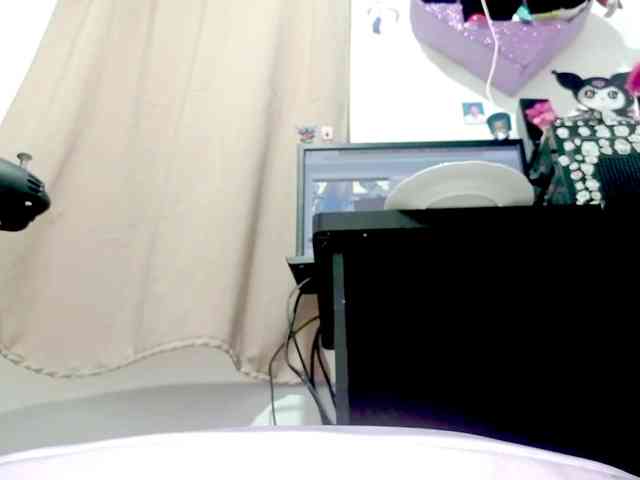 PetiteIvoryqueens webcam