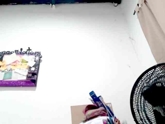 PetiteIvoryqueens webcam