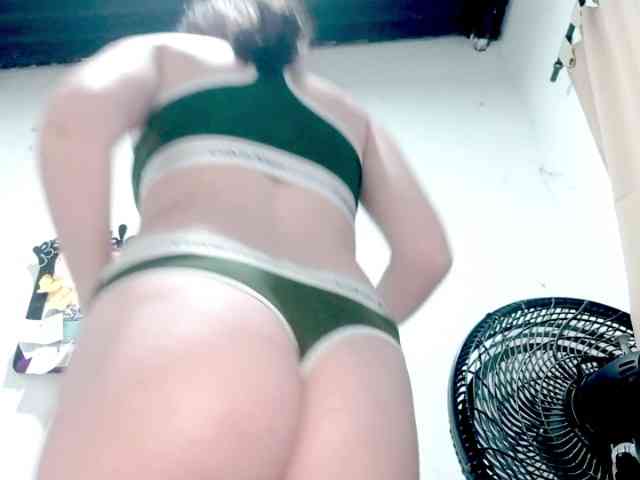 PetiteIvoryqueens webcam