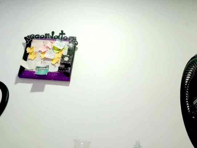 PetiteIvoryqueens webcam