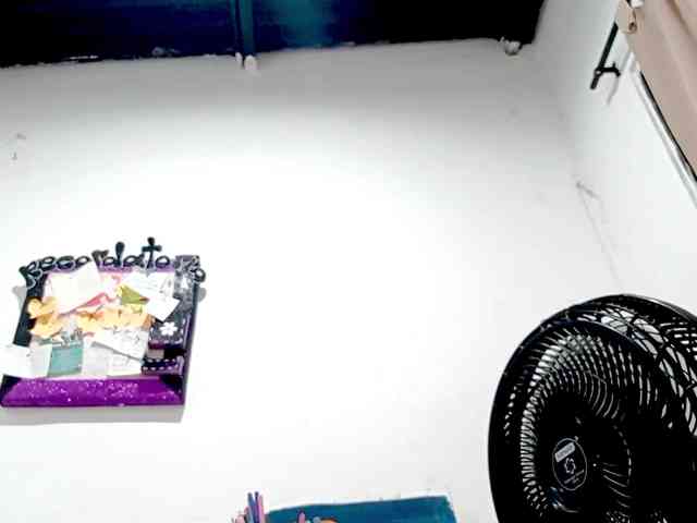 PetiteIvoryqueens webcam