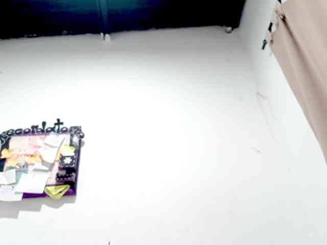 PetiteIvoryqueens webcam