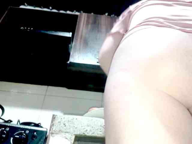 PetiteIvoryqueens webcam