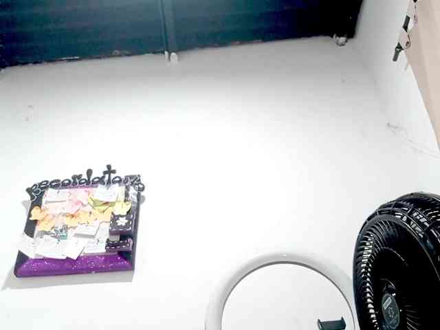 PetiteIvoryqueens webcam