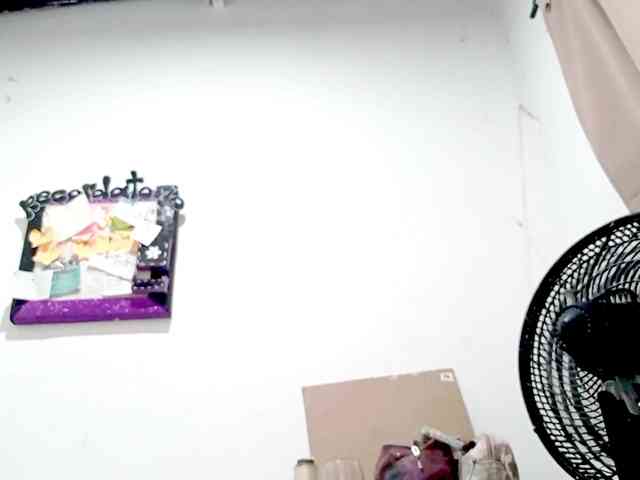 PetiteIvoryqueens webcam