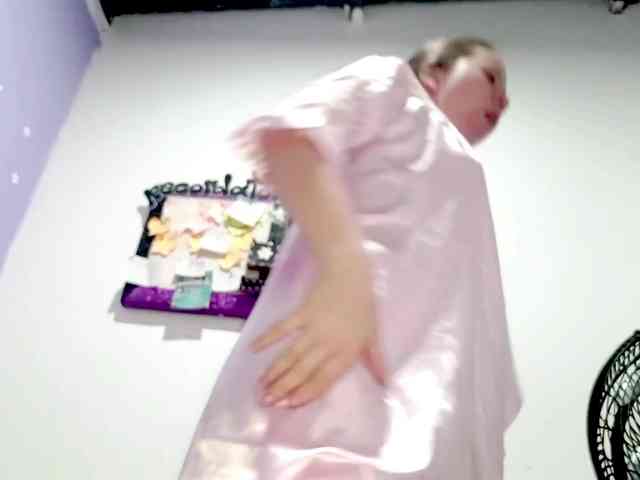 PetiteIvoryqueens webcam