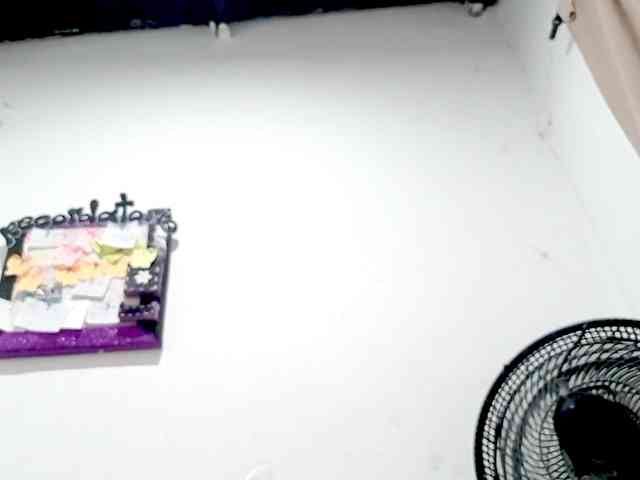 PetiteIvoryqueens webcam