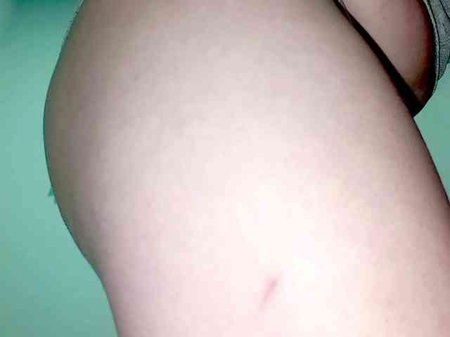 PetiteIvoryqueens webcam