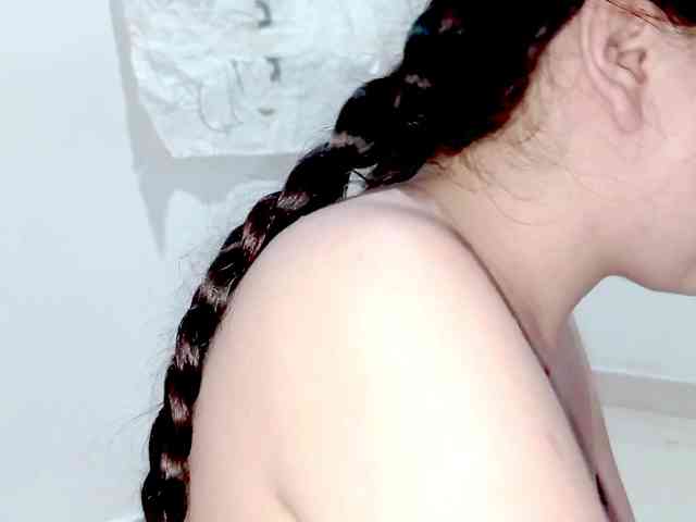 PetiteIvoryqueens webcam