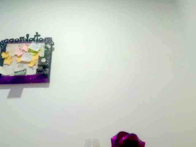 PetiteIvoryqueens webcam