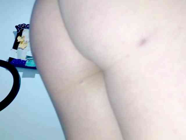 PetiteIvoryqueens webcam