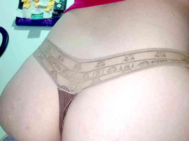 PetiteIvoryqueens webcam