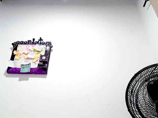 PetiteIvoryqueens webcam