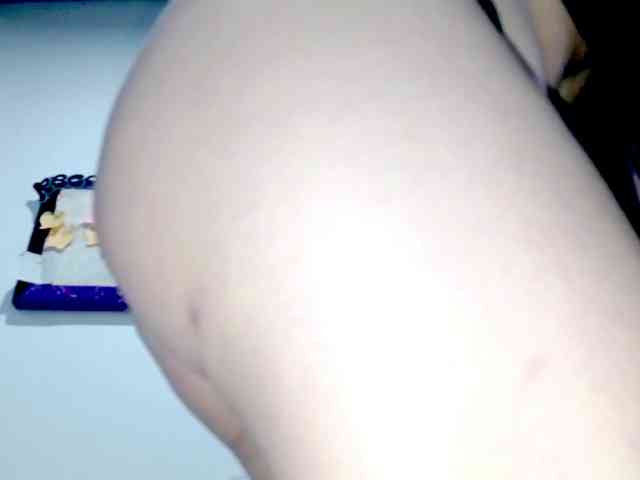 PetiteIvoryqueens webcam