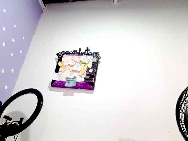 PetiteIvoryqueens webcam