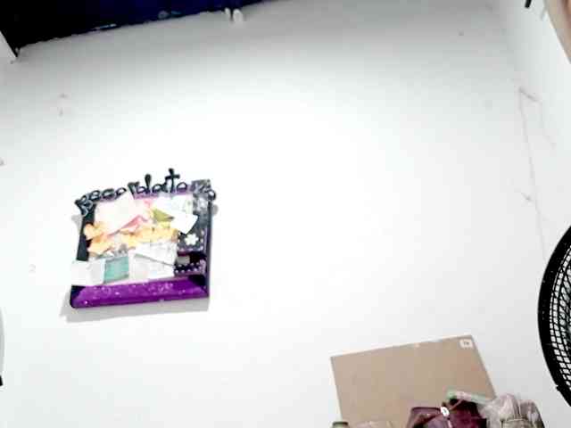 PetiteIvoryqueens webcam