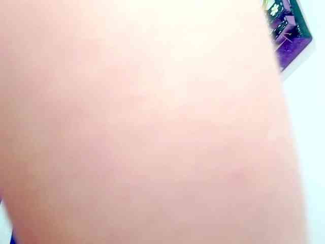 PetiteIvoryqueens webcam