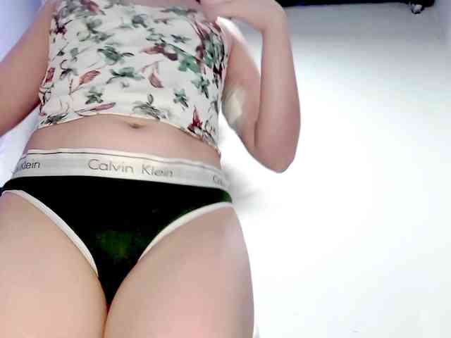 PetiteIvoryqueens webcam