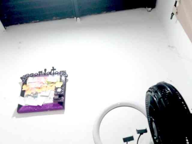 PetiteIvoryqueens webcam